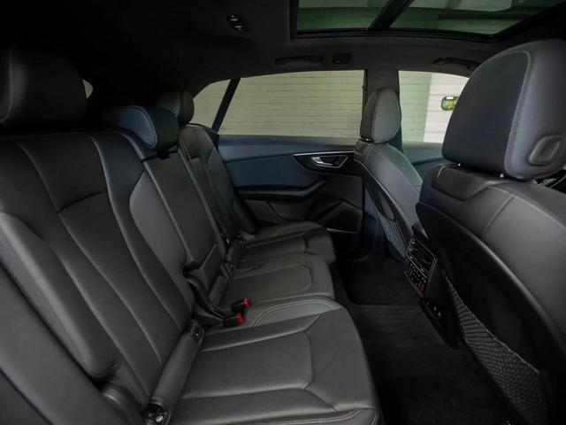 Photo of 2021 Navarra Blue Metallic Audi Q8