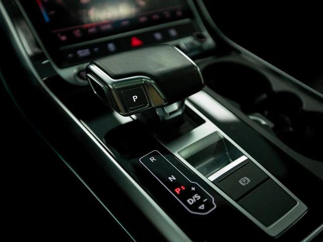 Photo of 2021 Navarra Blue Metallic Audi Q8
