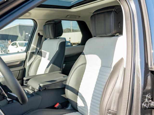 Photo of 2025 Carpathian Grey Land Rover Discovery