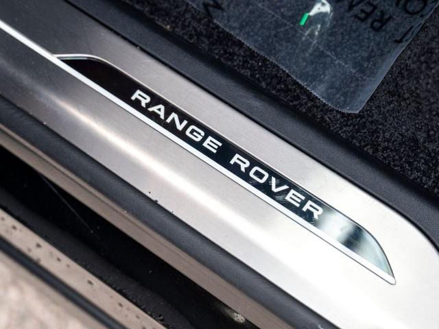 Photo of 2025 Santorini Black Land Rover Range Rover