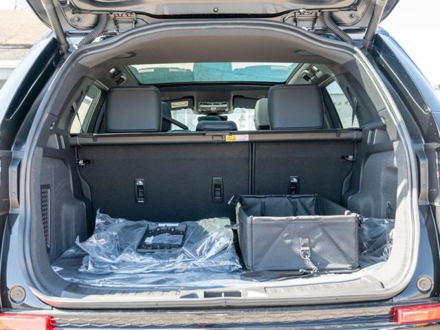Photo of 2025 Santorini Black Land Rover Discovery Sport