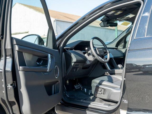 Photo of 2025 Santorini Black Land Rover Discovery Sport