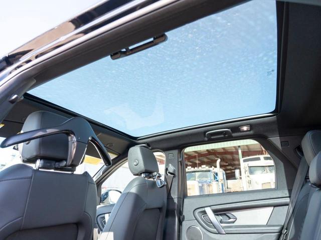 Photo of 2025 Santorini Black Land Rover Discovery Sport