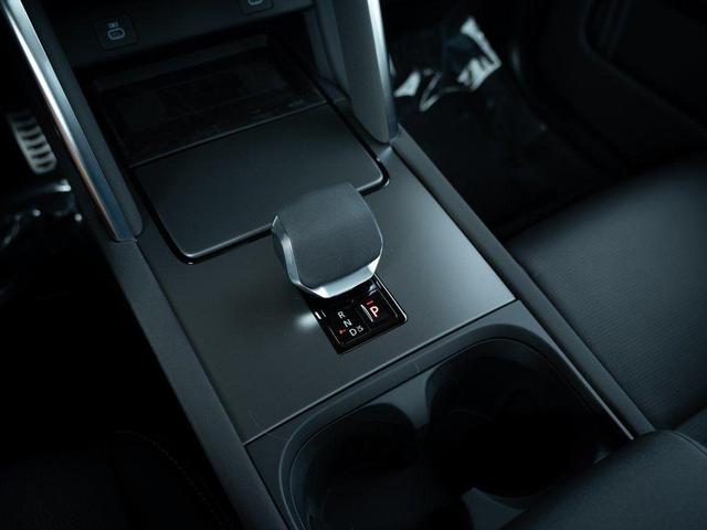 Photo of 2024 Silicon Silver Land Rover Discovery Sport
