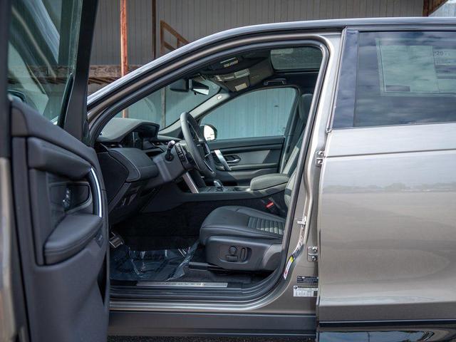 Photo of 2024 Silicon Silver Land Rover Discovery Sport