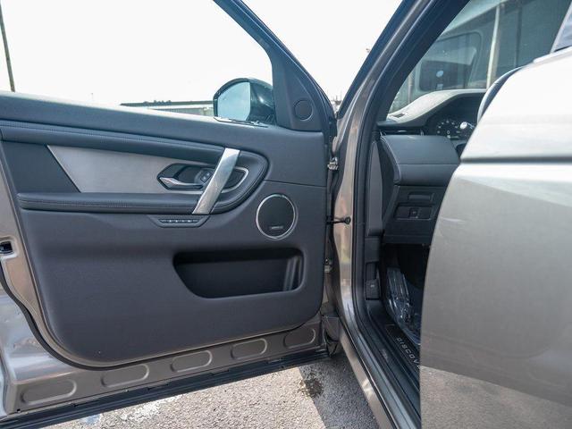 Photo of 2024 Silicon Silver Land Rover Discovery Sport
