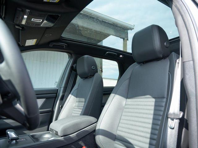 Photo of 2024 Silicon Silver Land Rover Discovery Sport