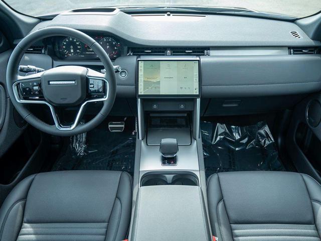 Photo of 2024 Silicon Silver Land Rover Discovery Sport
