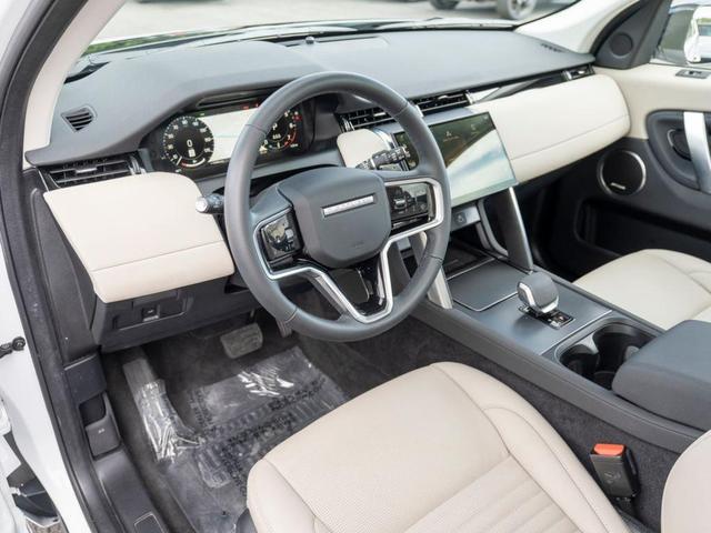 Photo of 2024 Fuji White Land Rover Discovery Sport