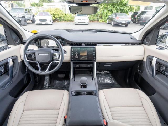 Photo of 2024 Fuji White Land Rover Discovery Sport