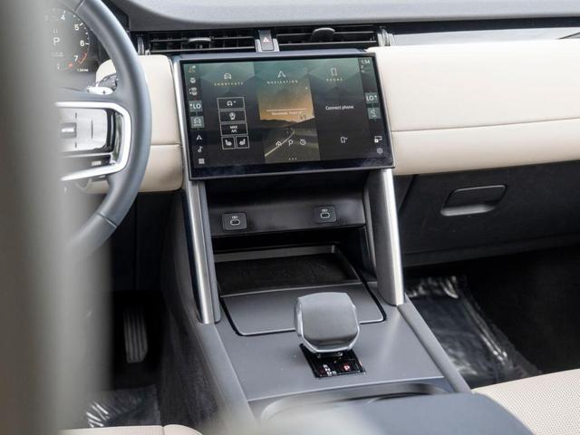 Photo of 2024 Fuji White Land Rover Discovery Sport