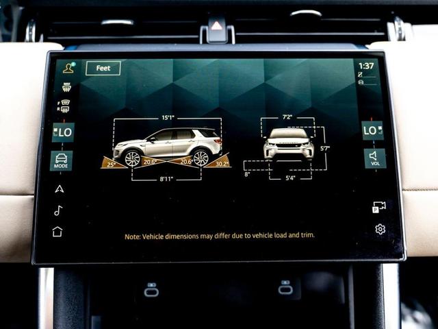 Photo of 2024 Fuji White Land Rover Discovery Sport