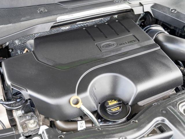 Photo of 2024 Fuji White Land Rover Discovery Sport