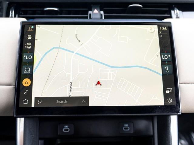 Photo of 2024 Fuji White Land Rover Discovery Sport