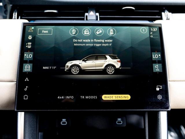 Photo of 2024 Fuji White Land Rover Discovery Sport