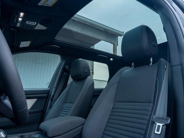 Photo of 2024 Santorini Black Metallic Land Rover Discovery Sport