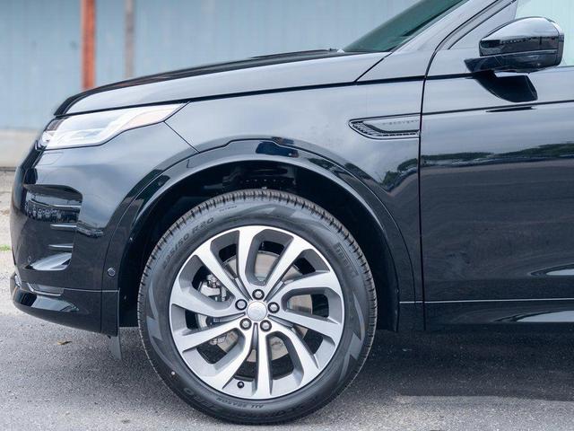 Photo of 2024 Santorini Black Metallic Land Rover Discovery Sport