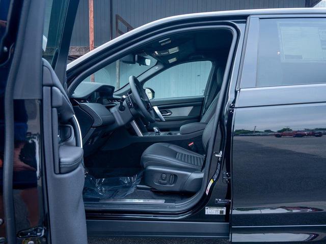 Photo of 2024 Santorini Black Metallic Land Rover Discovery Sport