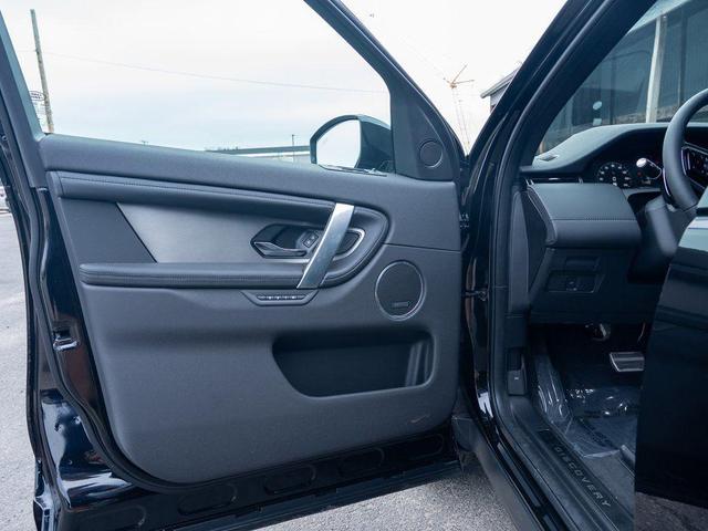 Photo of 2024 Santorini Black Metallic Land Rover Discovery Sport