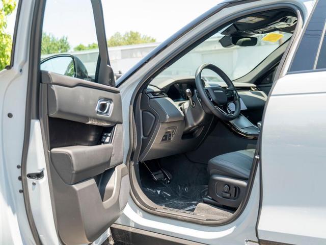 Photo of 2026 Arroios Grey Land Rover Range Rover Velar