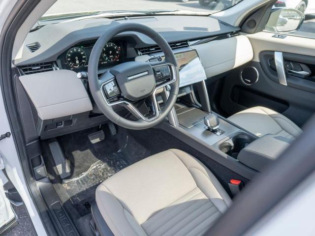 Photo of 2025 Fuji White Land Rover Discovery Sport
