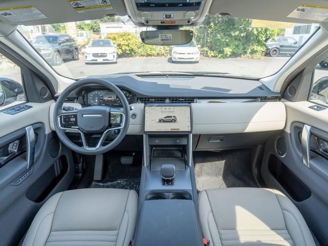 Photo of 2025 Fuji White Land Rover Discovery Sport