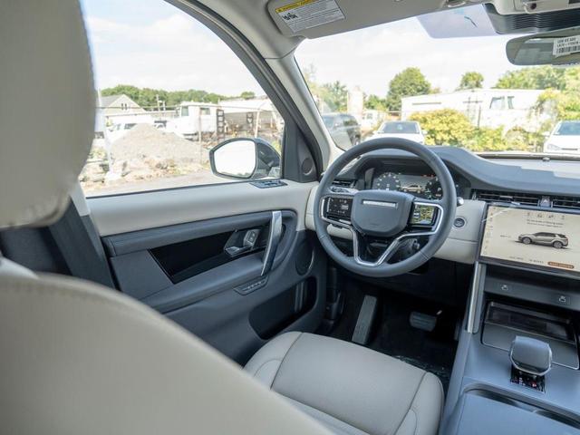 Photo of 2025 Fuji White Land Rover Discovery Sport