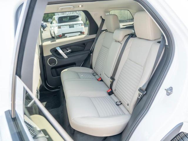 Photo of 2025 Fuji White Land Rover Discovery Sport