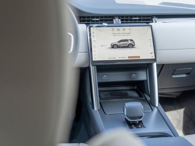 Photo of 2025 Fuji White Land Rover Discovery Sport