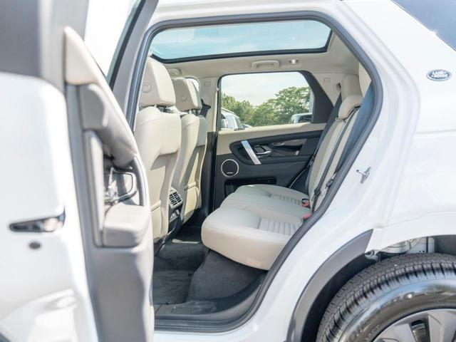 Photo of 2025 Fuji White Land Rover Discovery Sport