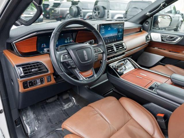 Photo of 2024 Pristine White Lincoln Navigator L