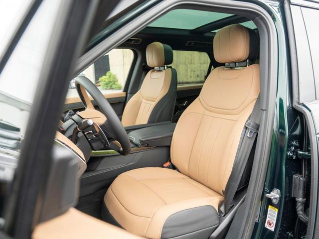 Photo of 2025 British Racing Green Land Rover Range Rover Sport