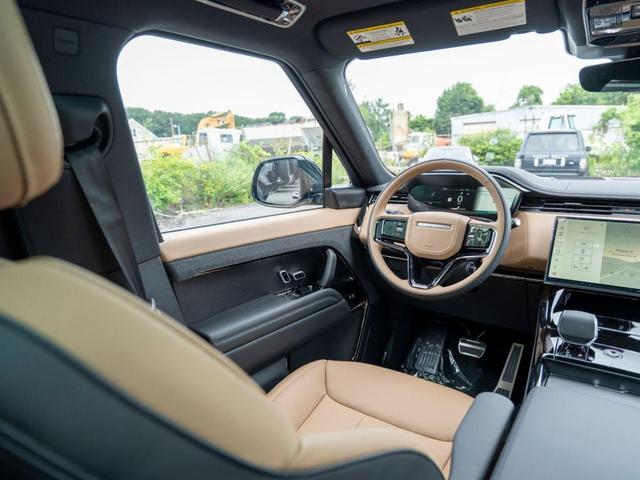 Photo of 2025 British Racing Green Land Rover Range Rover Sport