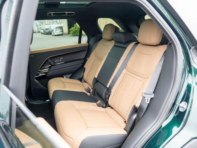 Photo of 2025 British Racing Green Land Rover Range Rover Sport