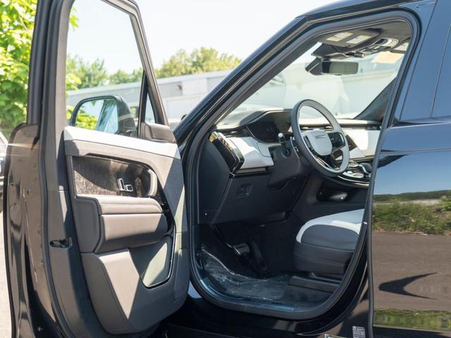Photo of 2025 Santorini Black Land Rover Range Rover Sport