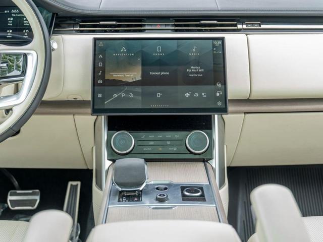 Photo of 2022 Sunset Gold Land Rover Range Rover