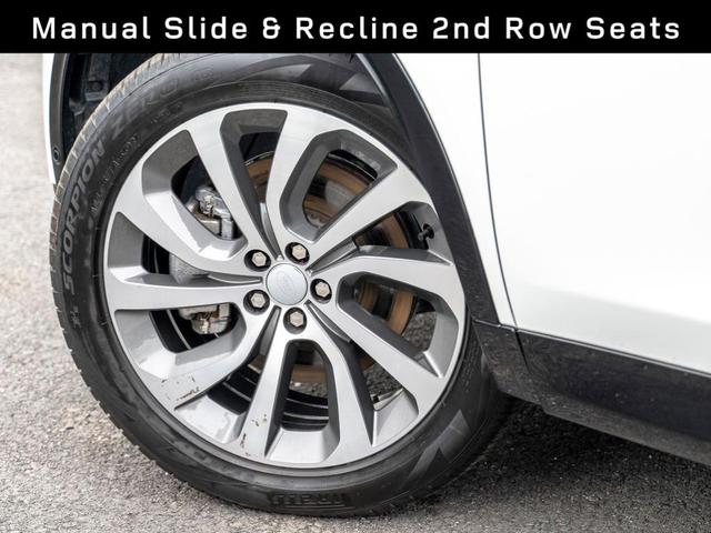 Photo of 2024 Fuji White Land Rover Discovery Sport