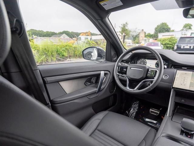 Photo of 2024 Fuji White Land Rover Discovery Sport