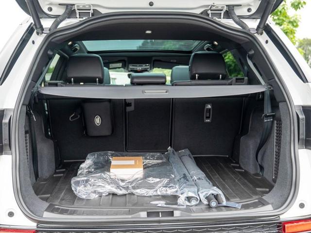Photo of 2024 Fuji White Land Rover Discovery Sport