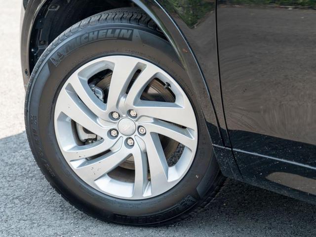 Photo of 2024 Santorini Black Land Rover Discovery Sport