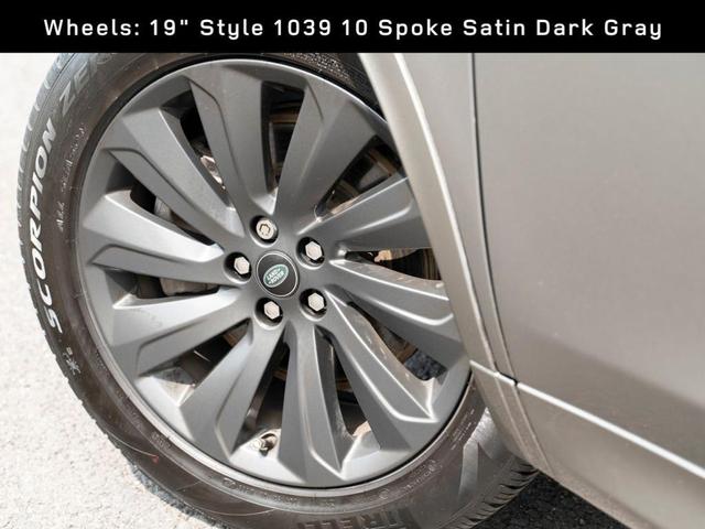 Photo of 2022 Silicon Silver Land Rover Discovery Sport