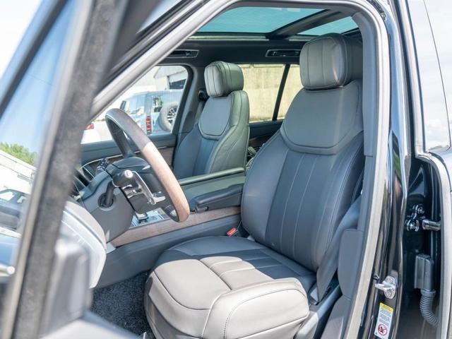 Photo of 2025 Santorini Black Land Rover Range Rover