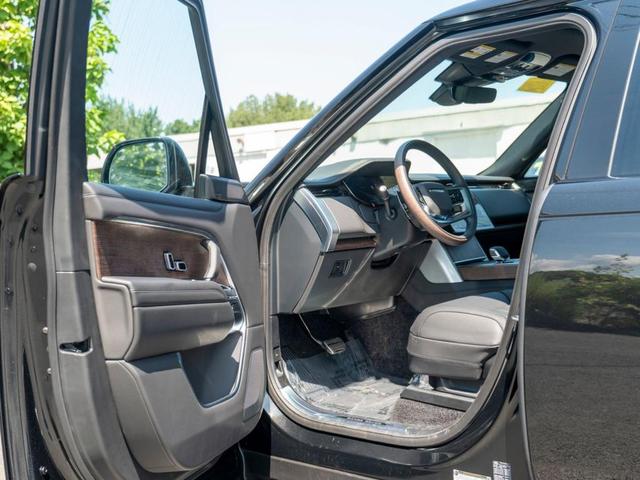 Photo of 2025 Santorini Black Land Rover Range Rover