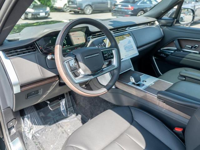 Photo of 2025 Santorini Black Land Rover Range Rover