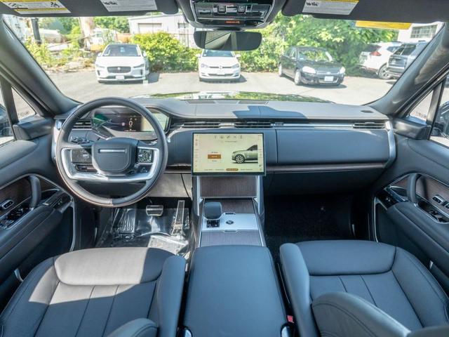 Photo of 2025 Santorini Black Land Rover Range Rover