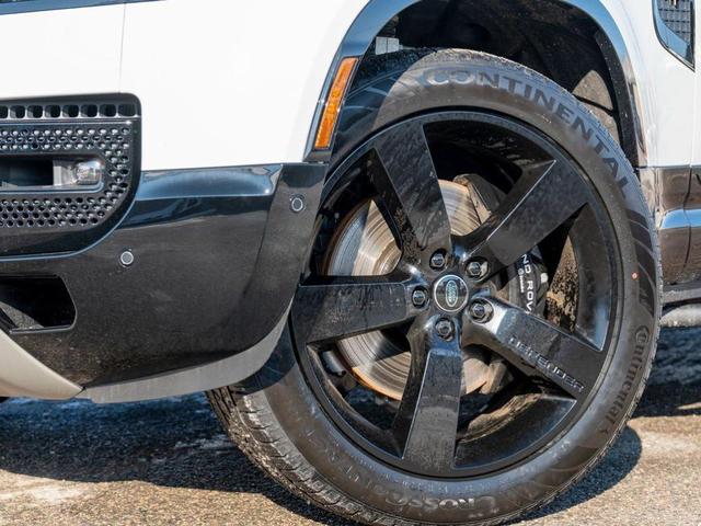 Photo of 2025 Fuji White Land Rover Defender