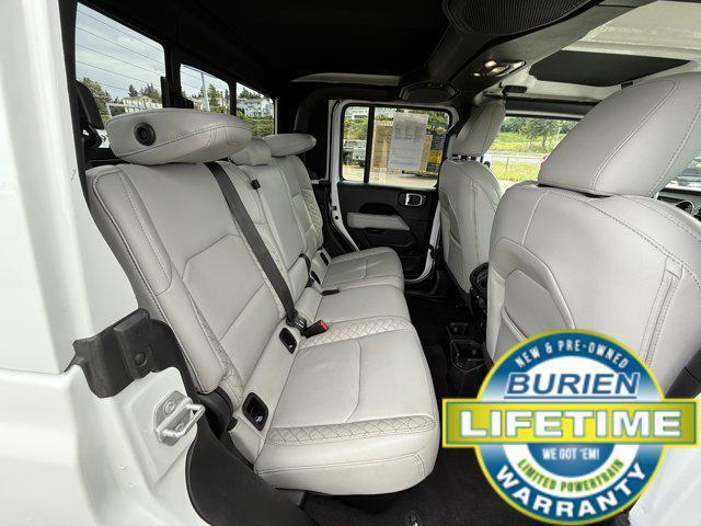 Photo of 2023 Bright White Clearcoat Jeep Gladiator