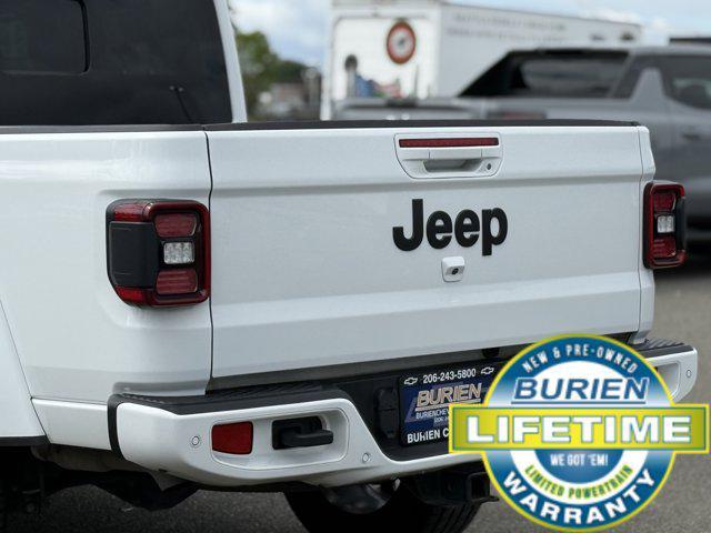Photo of 2023 Bright White Clearcoat Jeep Gladiator