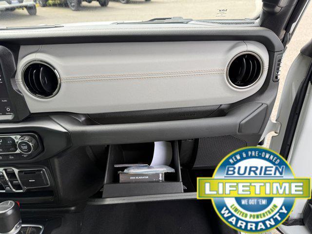 Photo of 2023 Bright White Clearcoat Jeep Gladiator
