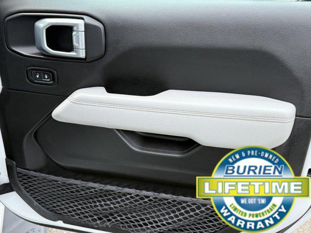 Photo of 2023 Bright White Clearcoat Jeep Gladiator